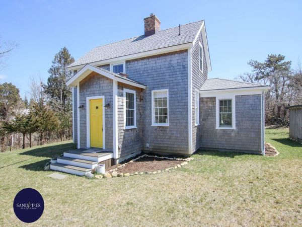 Cape Cod Home 994879