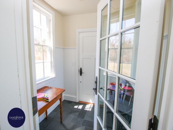 Cape Cod Home 994879