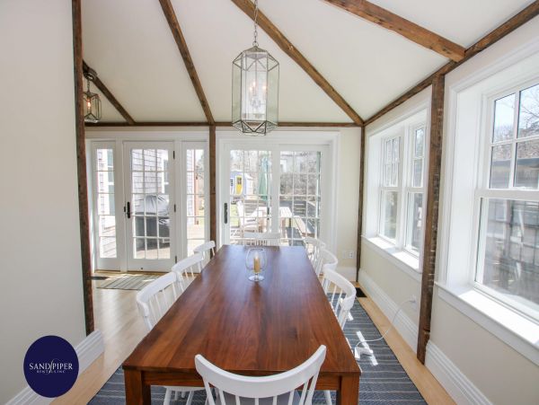 Cape Cod Home 994879