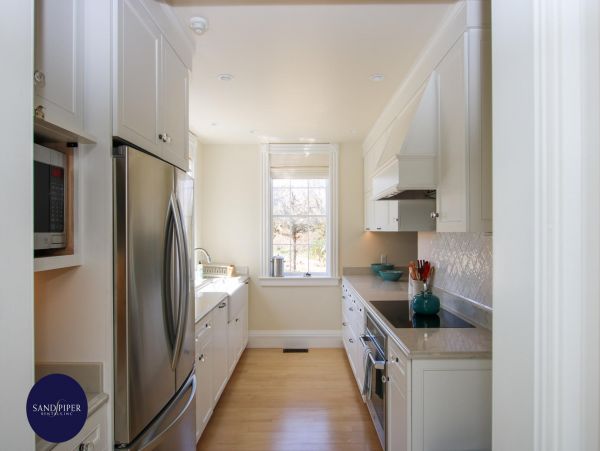 Cape Cod Home 994879