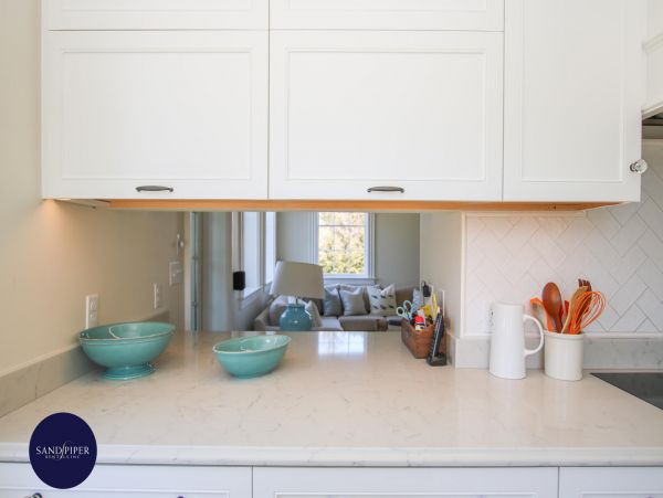 Cape Cod Home 994879