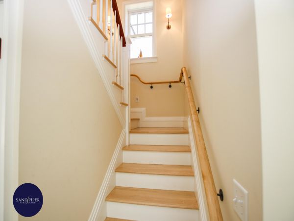 Cape Cod Home 994879