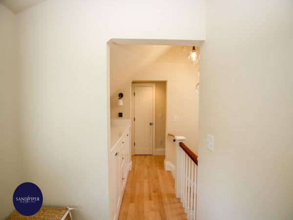 Cape Cod Home 994879