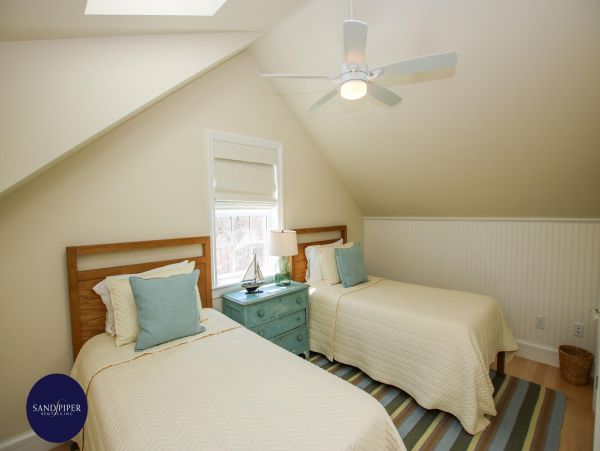 Cape Cod Home 994879