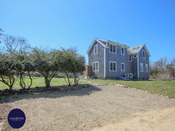 Cape Cod Home 994879