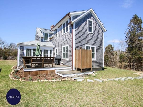 Cape Cod Home 994879