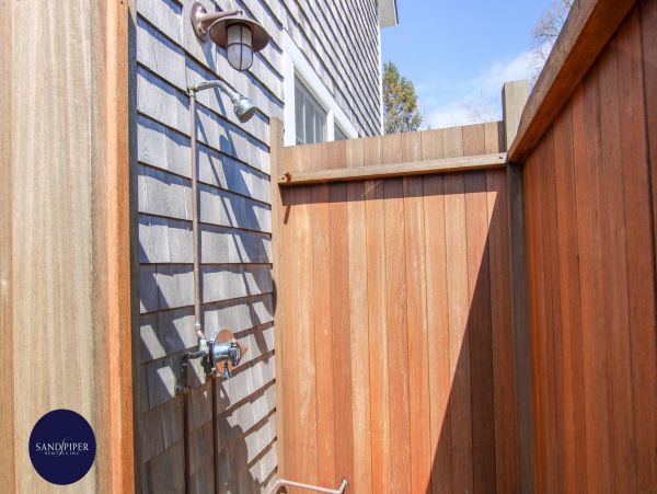 Cape Cod Home 994879