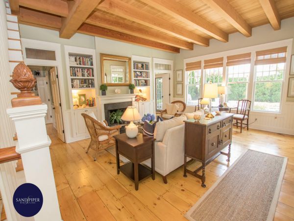Cape Cod Home 994880