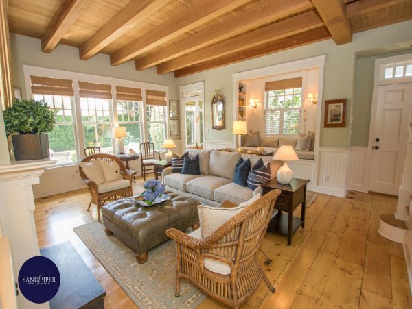Cape Cod Home 994880