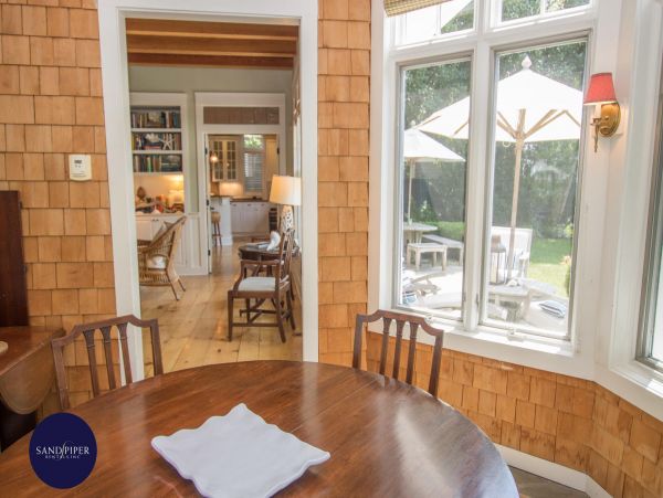 Cape Cod Home 994880