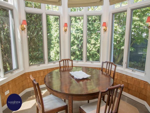 Cape Cod Home 994880
