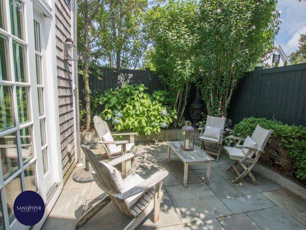 Cape Cod Home 994880