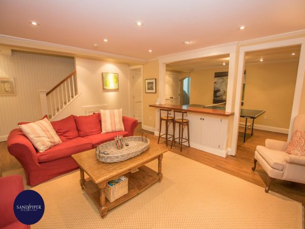 Cape Cod Home 994880