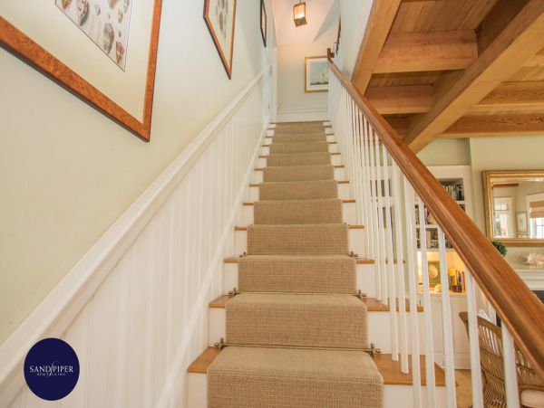 Cape Cod Home 994880