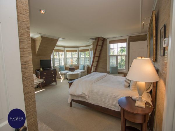 Cape Cod Home 994880