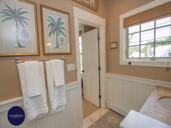 Cape Cod Home 994880