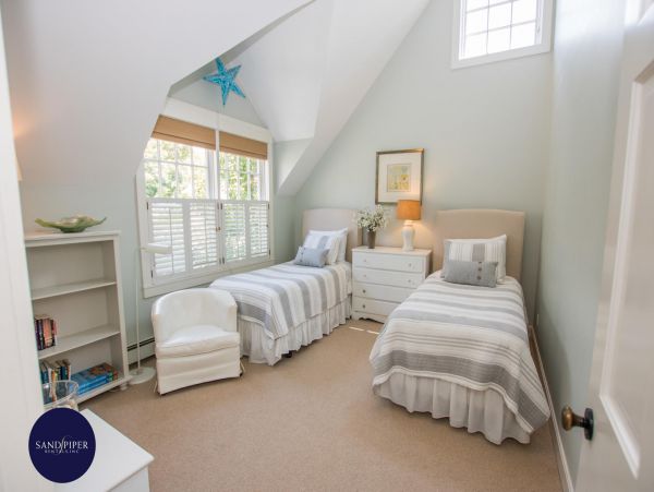 Cape Cod Home 994880