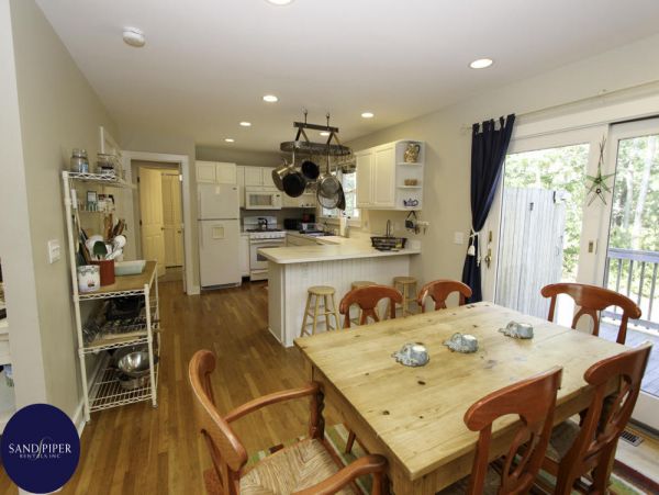 Cape Cod Home 994881