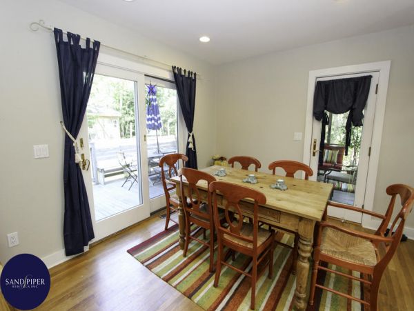 Cape Cod Home 994881