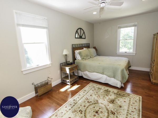 Cape Cod Home 994881