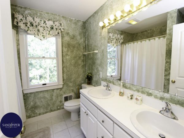 Cape Cod Home 994881