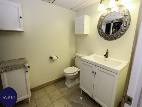 Cape Cod Home 994881