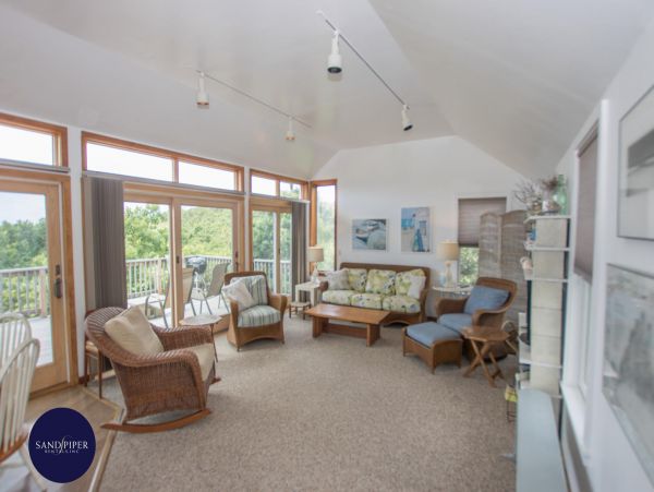 Cape Cod Home 994882