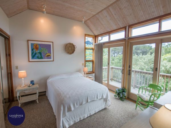 Cape Cod Home 994882