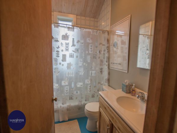 Cape Cod Home 994882