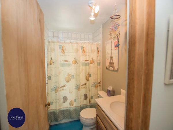 Cape Cod Home 994882