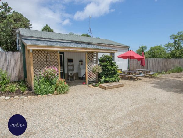 Cape Cod Home 994882