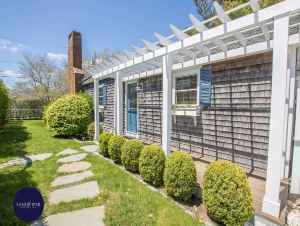 Cape Cod Home 994883