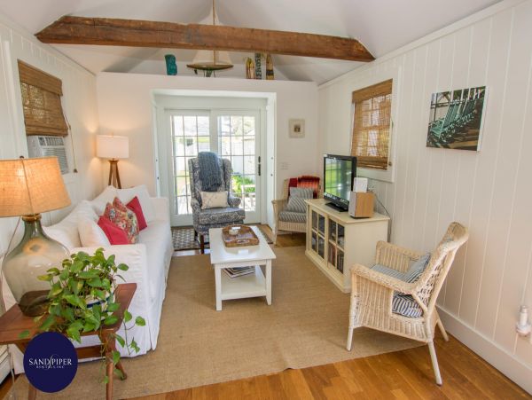 Cape Cod Home 994883