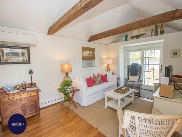 Cape Cod Home 994883