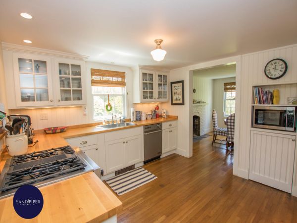 Cape Cod Home 994883