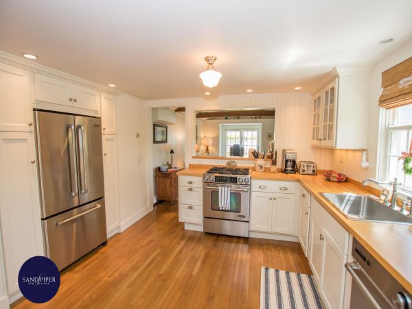 Cape Cod Home 994883