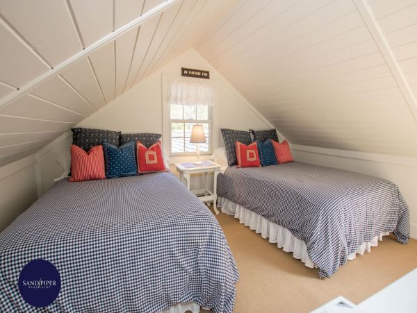 Cape Cod Home 994883
