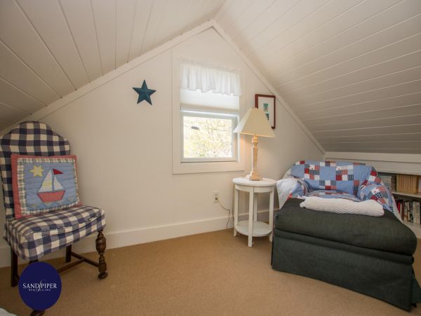 Cape Cod Home 994883