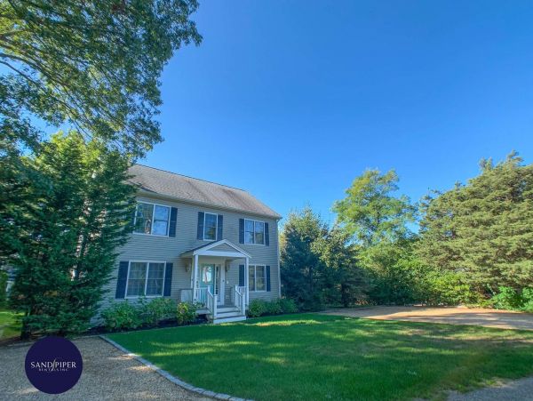 Cape Cod Home 994884