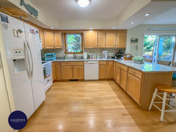 Cape Cod Home 994884