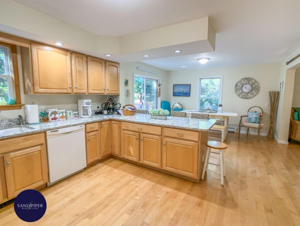 Cape Cod Home 994884