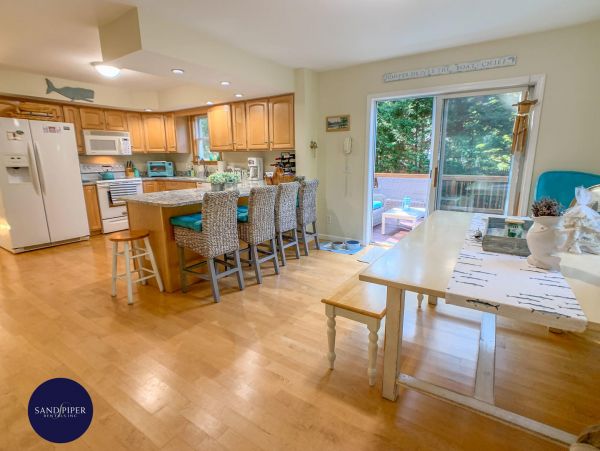 Cape Cod Home 994884