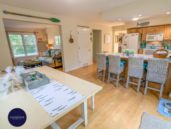 Cape Cod Home 994884