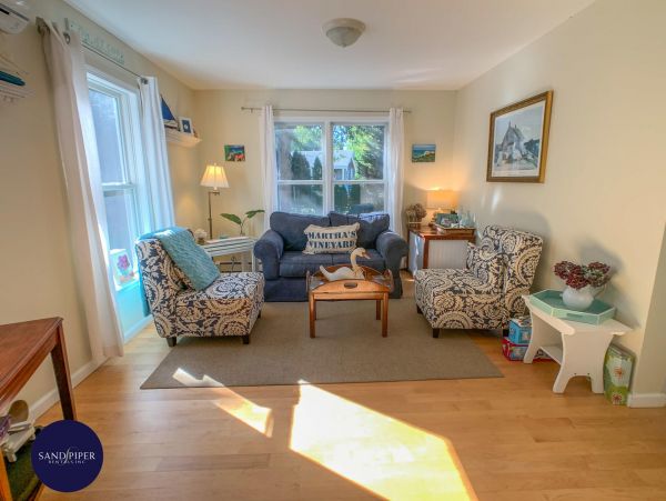 Cape Cod Home 994884
