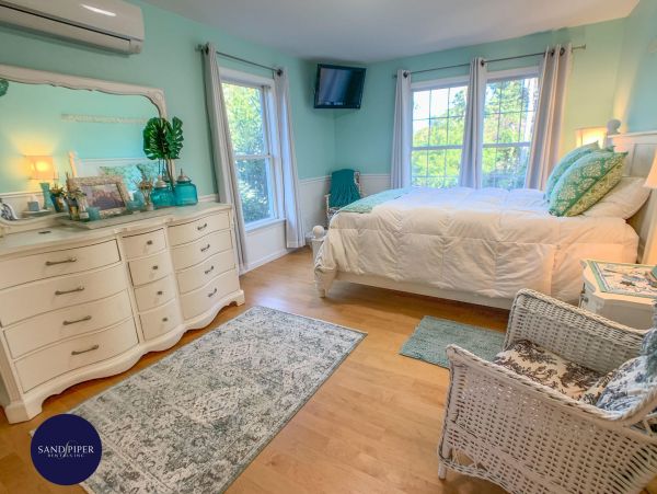 Cape Cod Home 994884