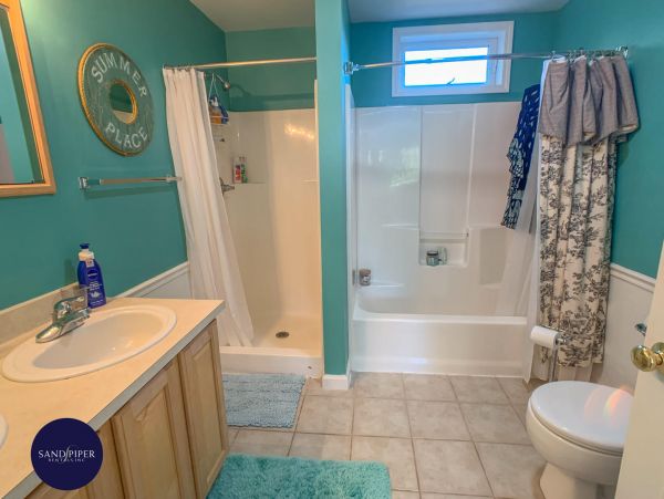 Cape Cod Home 994884