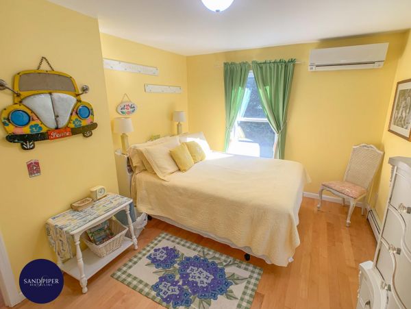 Cape Cod Home 994884
