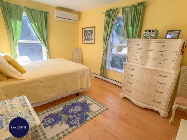 Cape Cod Home 994884