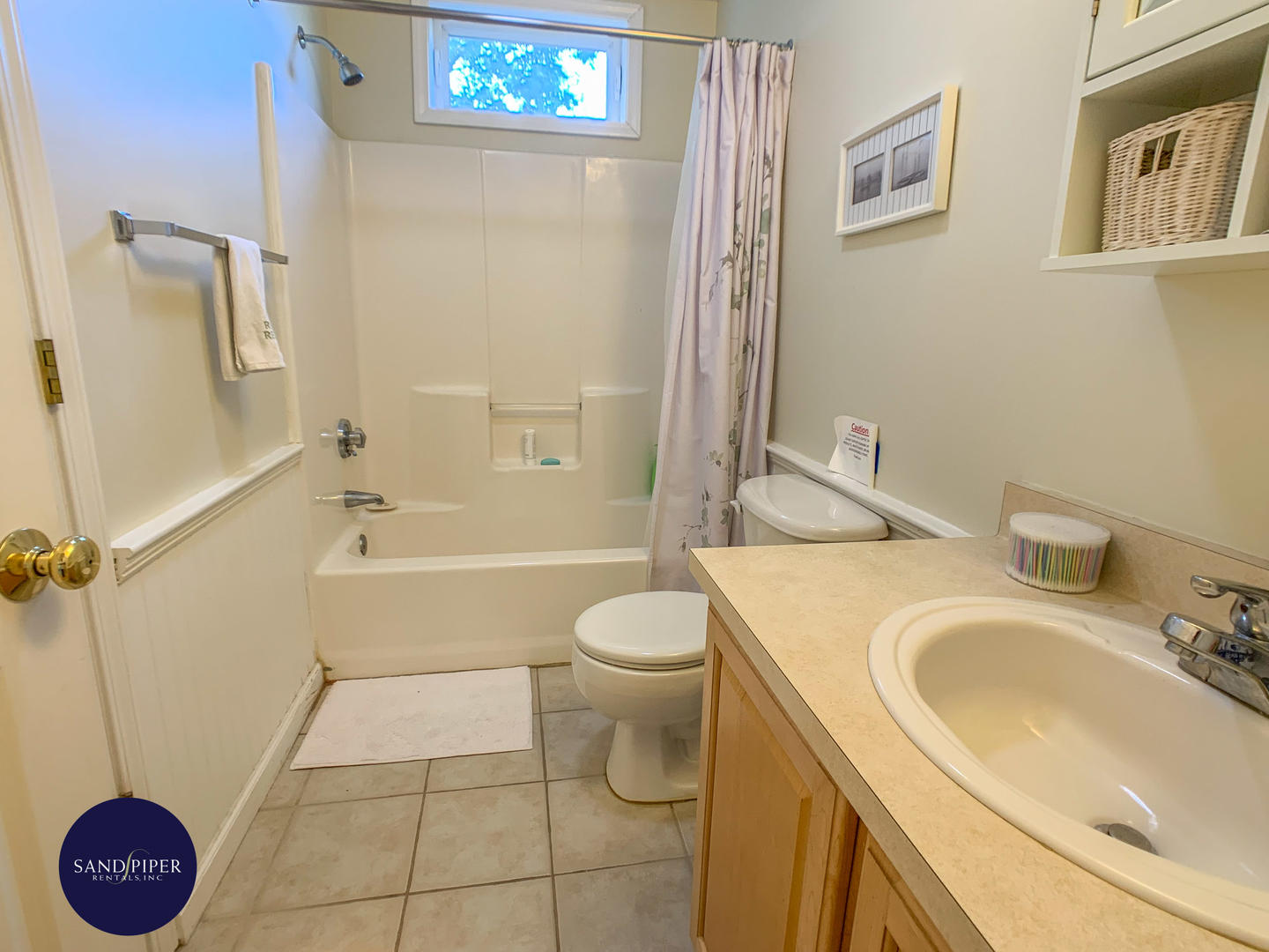 Cape Cod Home 994884