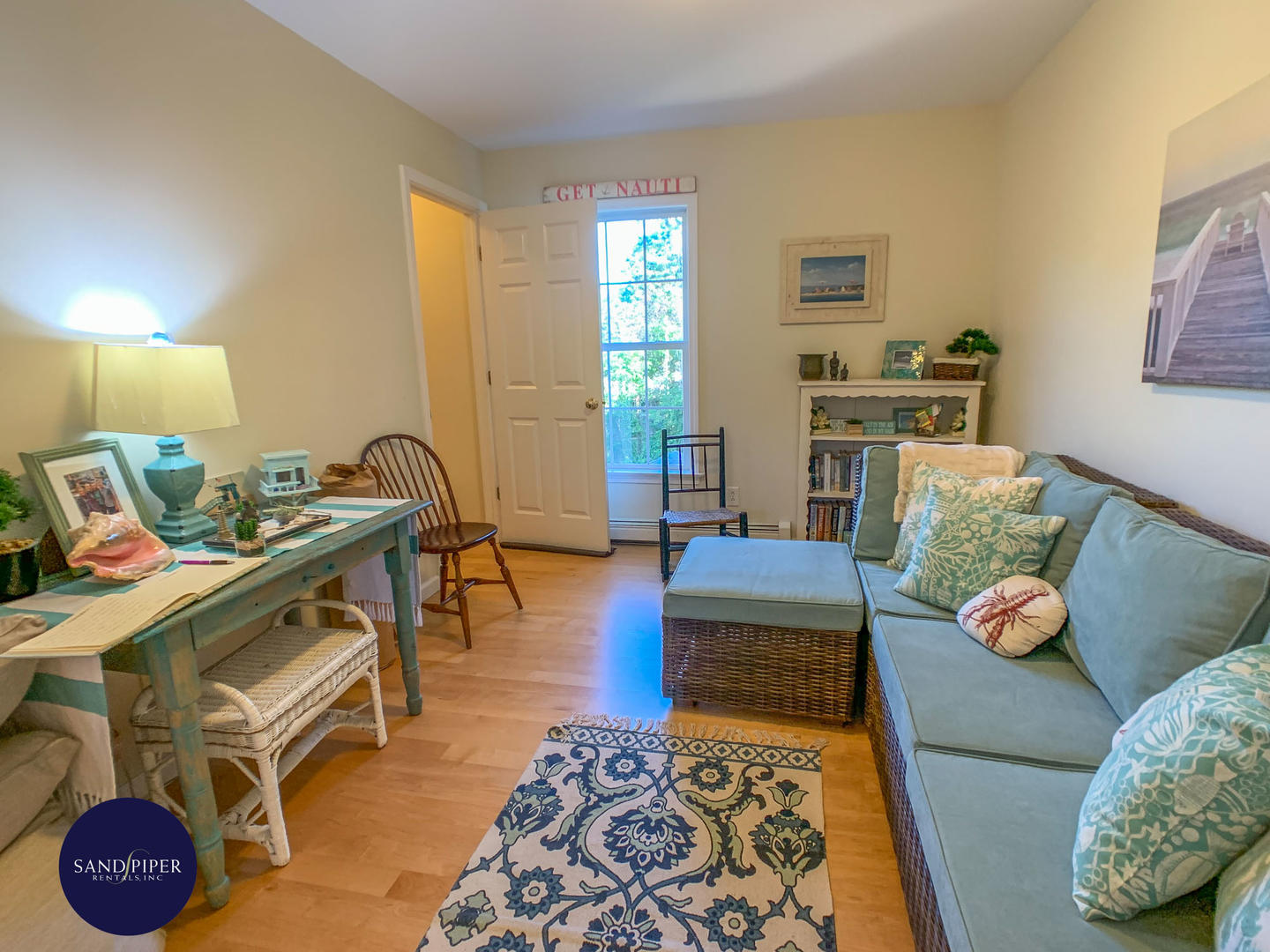 Cape Cod Home 994884